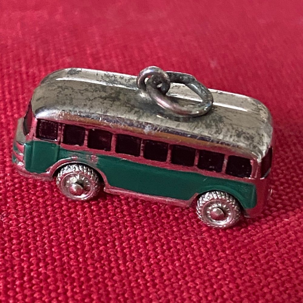 VTG I Sterling I Green I Motor Coach I Bus I Charm